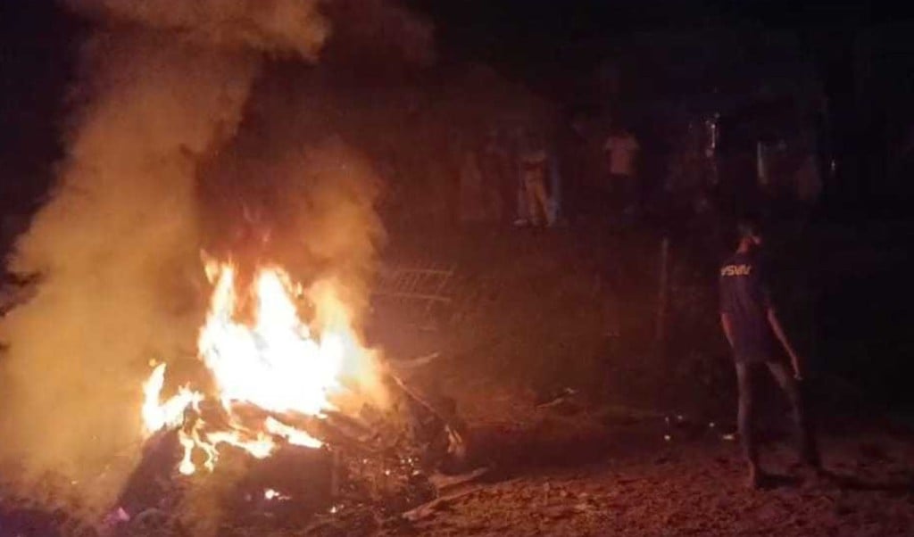 পাবনা 1743320719 পাবনায় শিশু ধর্ষণে অভিযুক্তের বাড়িতে আগুন