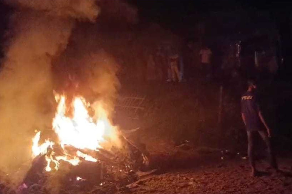 পাবনায় শিশু ধর্ষণে অভিযুক্তের বাড়িতে আগুন