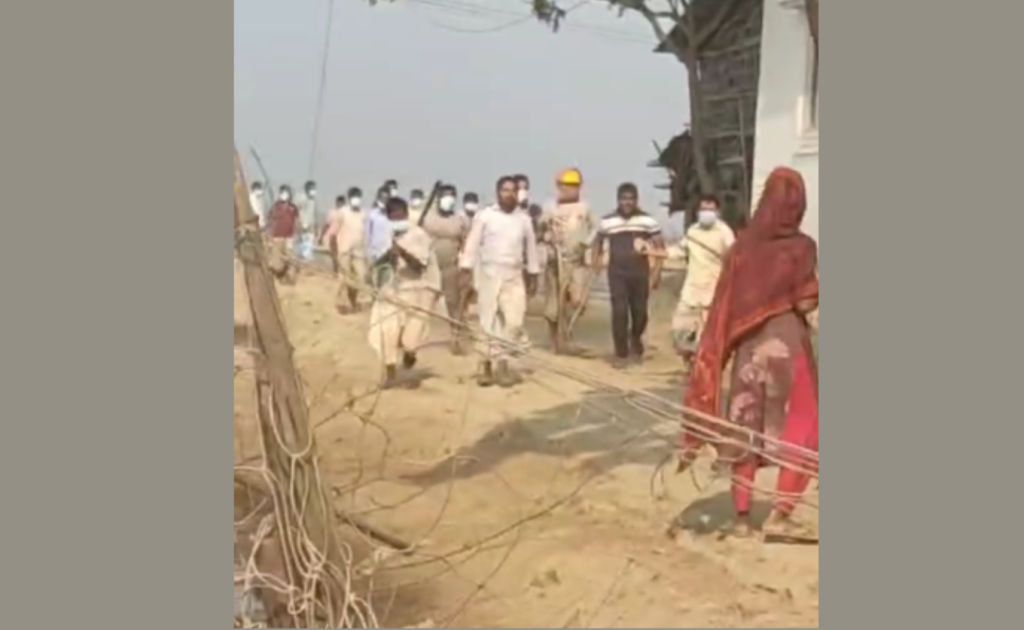 পেকুয়া 1742813228 পেকুয়ায় লবণমাঠ দখলে নিতে হামলা, গুলিবিদ্ধ ১৬
