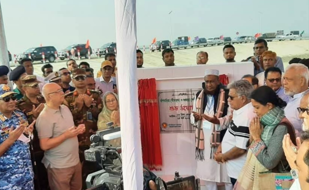 ফলক 1742826840 ৬ উপদেষ্টা ফেরি সার্ভিস উদ্বোধন করলেও ফলকে নাম নেই কারও
