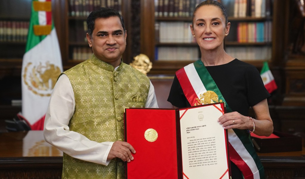 রাষ্ট্রদূত 1742451997 মেক্সিকোর প্রেসিডেন্টের কাছে পরিচয়পত্র পেশ করলেন রাষ্ট্রদূত মুশফিক