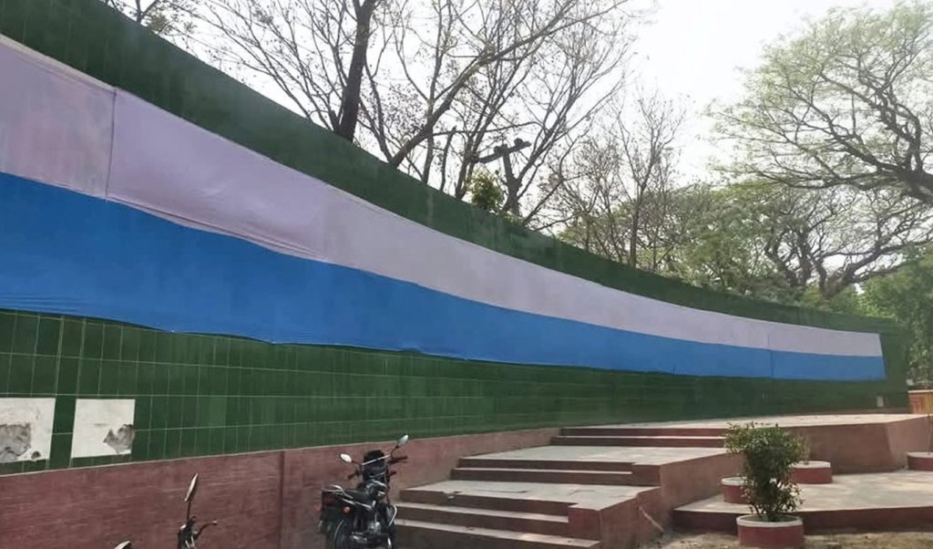 লালমনিরহাট 1743059298 স্বাধীনতা দিবসে মুক্তিযুদ্ধের ম্যুরাল ঢেকে দিলো জেলা প্রশাসন! প্রতিবাদ নাগরিক সমাজের