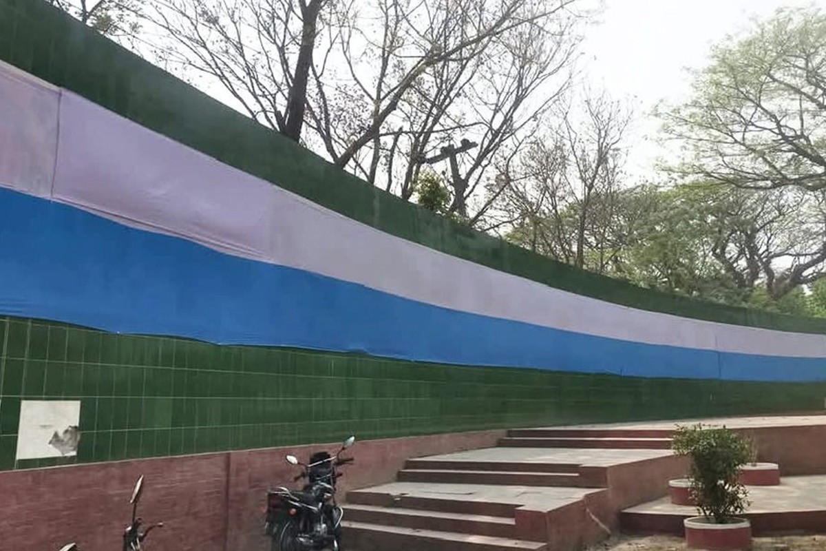 স্বাধীনতা দিবসে মুক্তিযুদ্ধের ম্যুরাল ঢেকে দিলো জেলা প্রশাসন! প্রতিবাদ নাগরিক সমাজের