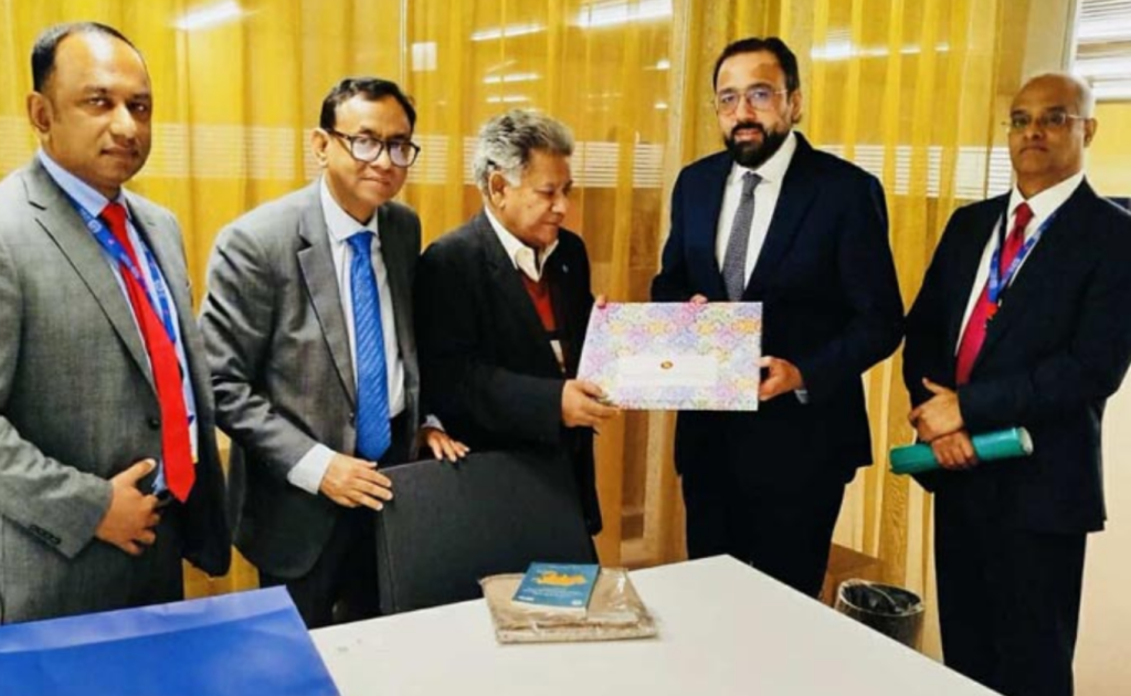 নৌ-উপদেষ্টার সঙ্গে পাকিস্তানের ফেডারেল মিনিস্টারের সাক্ষাৎ 4 শাখাওয়াত হোসেন 1742047828 নৌ-উপদেষ্টার সঙ্গে পাকিস্তানের ফেডারেল মিনিস্টারের সাক্ষাৎ