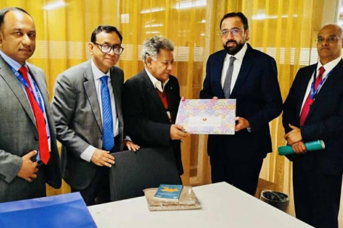নৌ-উপদেষ্টার সঙ্গে পাকিস্তানের ফেডারেল মিনিস্টারের সাক্ষাৎ