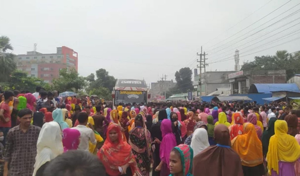 মোহাম্মদপুর ঈদ বোনাসের দাবিতে গার্মেন্টস শ্রমিকদের আন্দোলন 2 শ্রমিক 1742273119 মোহাম্মদপুর ঈদ বোনাসের দাবিতে গার্মেন্টস শ্রমিকদের আন্দোলন