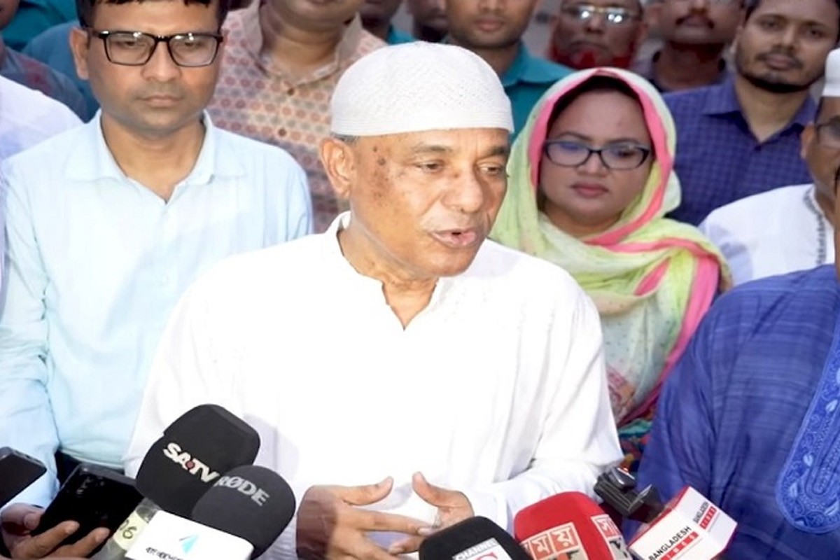 উন্মুক্ত স্থানে নারী-পুরুষের ধূমপান নিষিদ্ধ: স্বরাষ্ট্র উপদেষ্টা