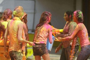 হোলি উৎসবে নারীকে আপত্তিকর মন্তব্যে মারামারি, নিহত ৩