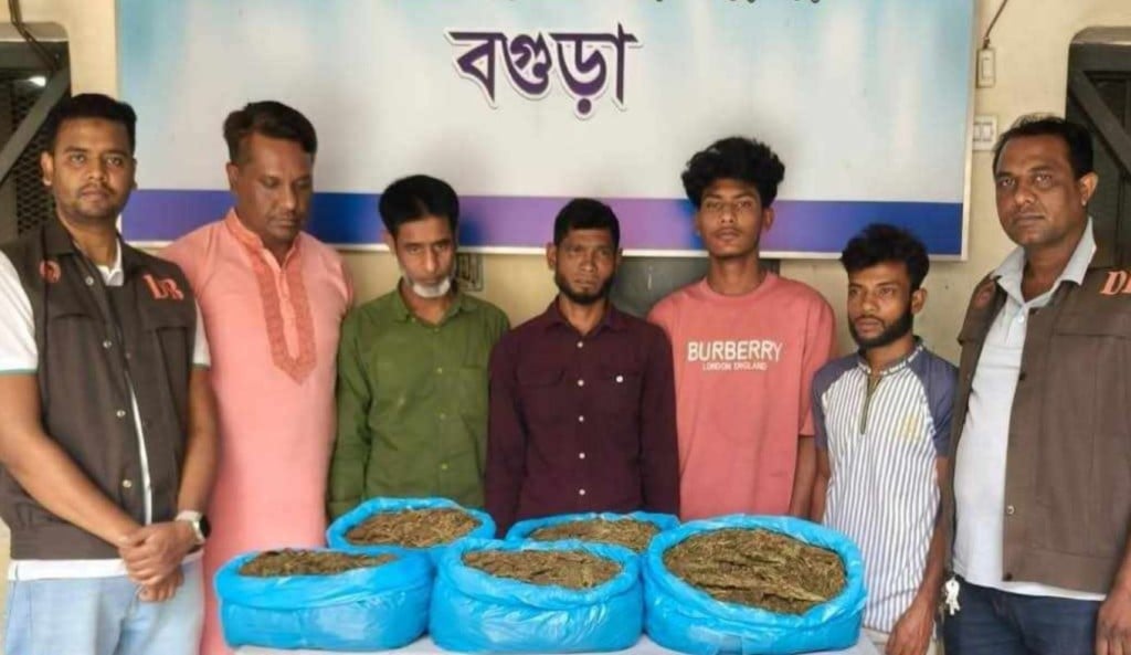 TOUKIR 15 1744633912 বগুড়ায় দশ কেজি গাঁজা ও প্রাইভেটকারসহ গ্রেপ্তার ৫
