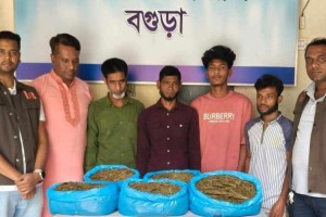 বগুড়ায় দশ কেজি গাঁজা ও প্রাইভেটকারসহ গ্রেপ্তার ৫