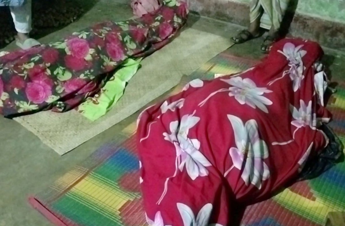 পাবনায় অটোরিকশা চার্জ দিতে গিয়ে বিদ্যুৎস্পৃষ্ট হয়ে প্রাণ গেল নারীসহ ২ জনের