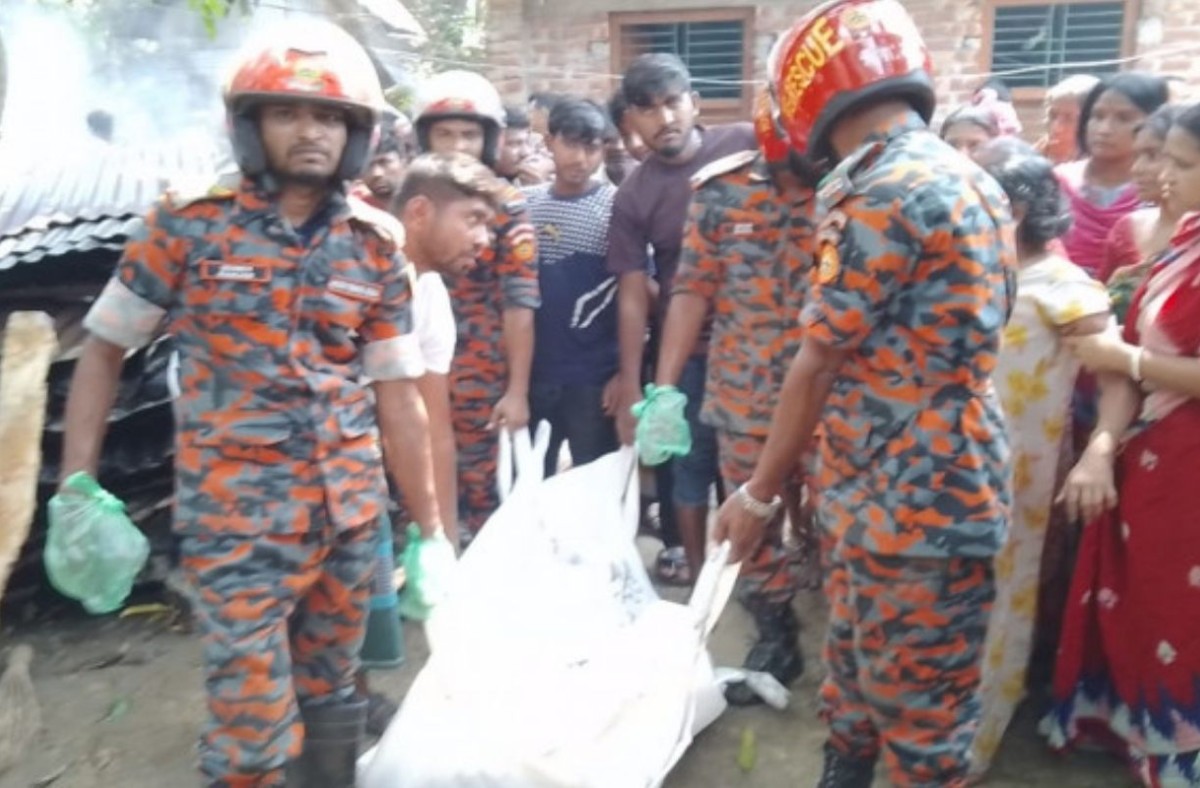 ঘরে আগুন লেগে প্যারালাইসিস রোগীর মৃত্যু