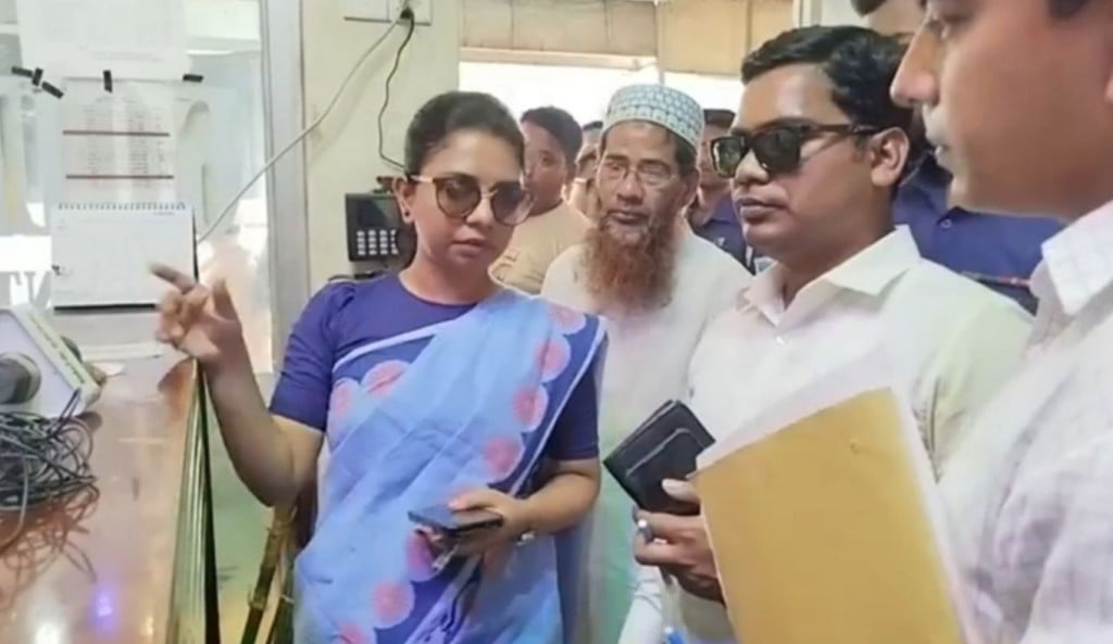 TOUKIR 64 1743953135 বাস ভাড়া বেশি নেওয়ার অভিযোগে দুই কাউন্টারকে জরিমানা