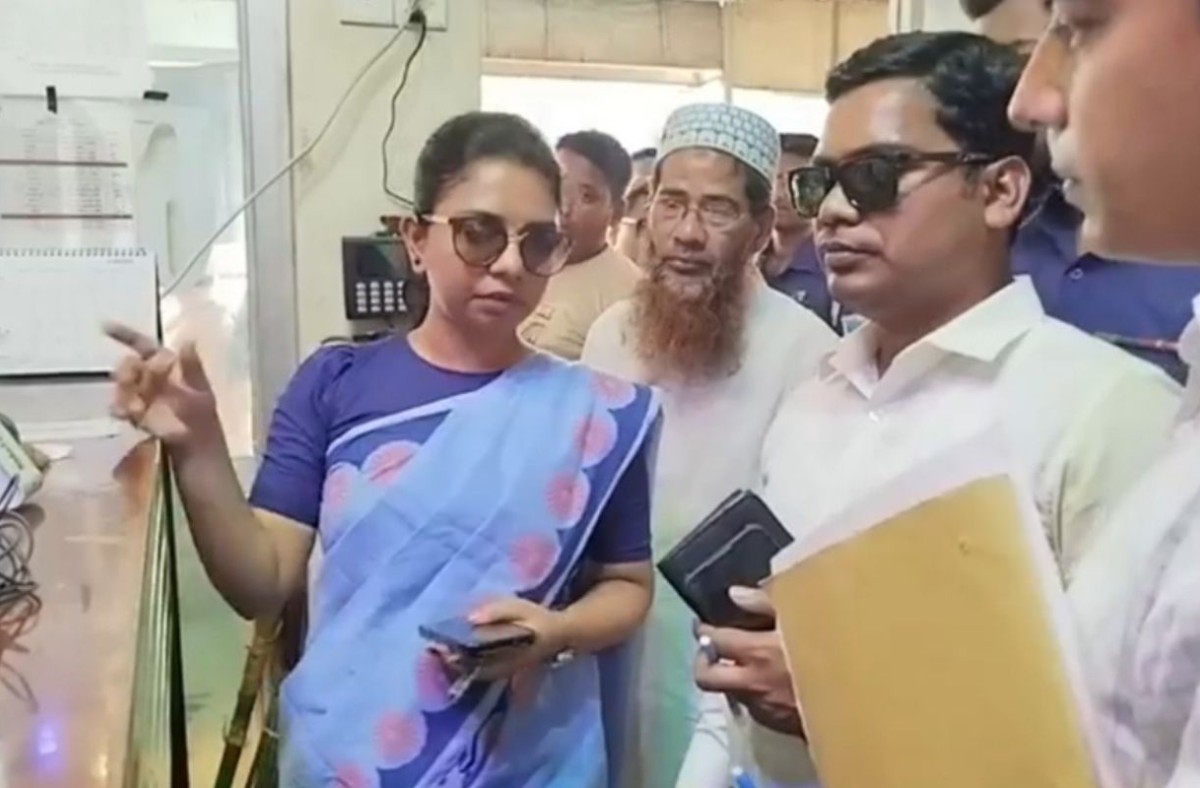 বাস ভাড়া বেশি নেওয়ার অভিযোগে দুই কাউন্টারকে জরিমানা