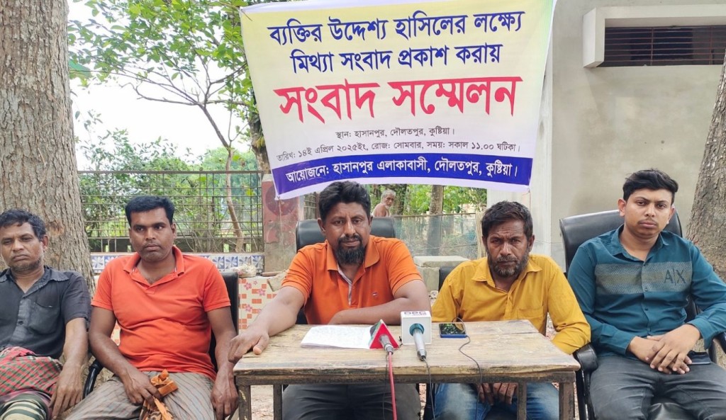 TOUKIR 6 1744628703 দৌলতপুরে মিথ্যা সংবাদ প্রকাশের প্রতিবাদে বিএনপি নেতার সংবাদ সম্মেলন