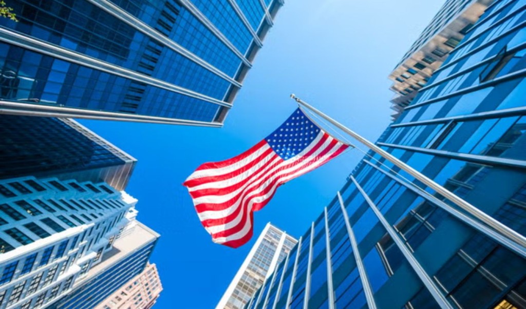 USA Flag 1744038901 পাঁচ বাংলাদেশিসহ চার শতাধিক শিক্ষার্থীর ভিসা বাতিল করল যুক্তরাষ্ট্র