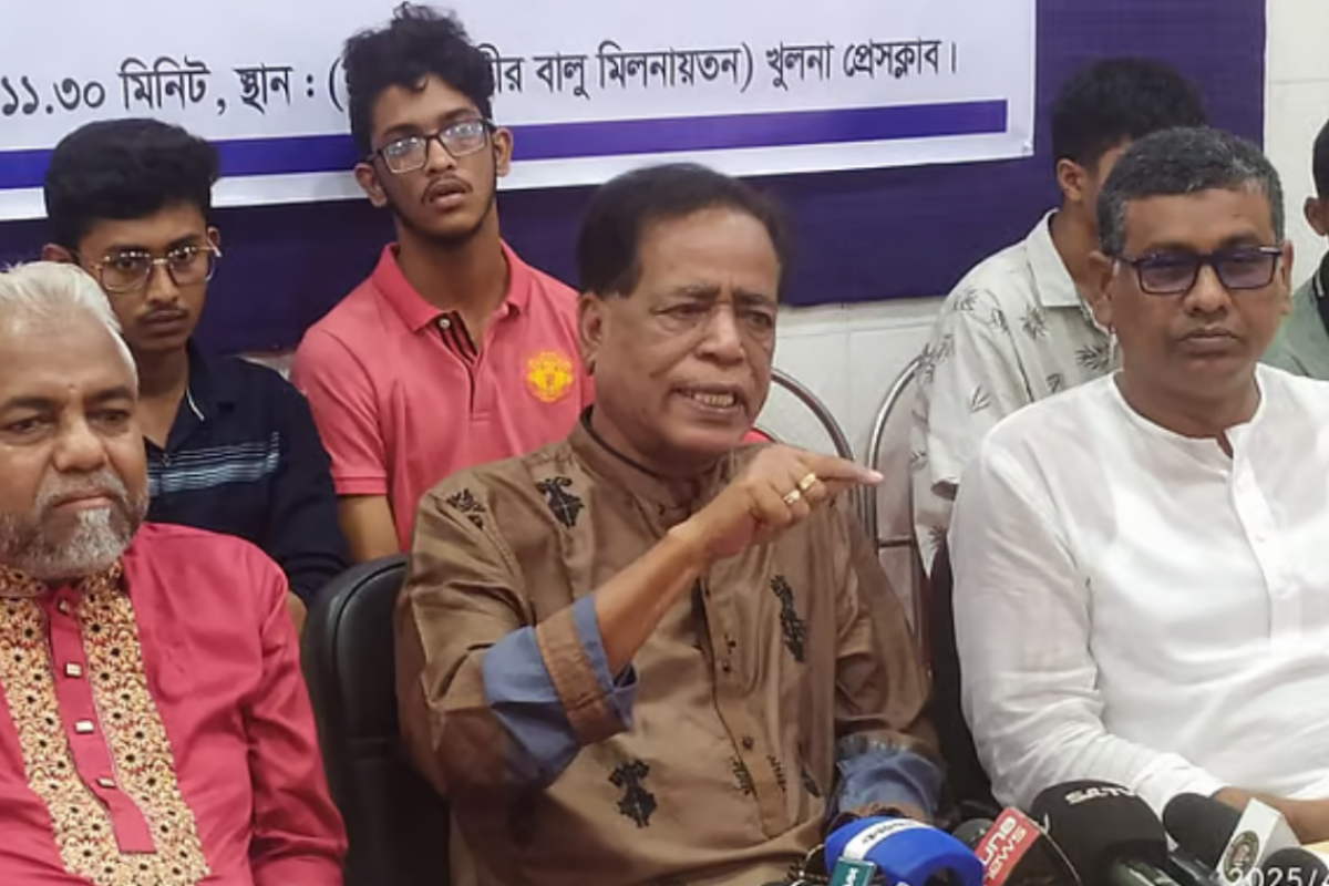 জাতীয় পার্টিকে ‘ফ্যাসিস্টের দোসর’ আখ্যা দিয়ে দলের তিন কেন্দ্রীয় নেতার পদত্যাগ