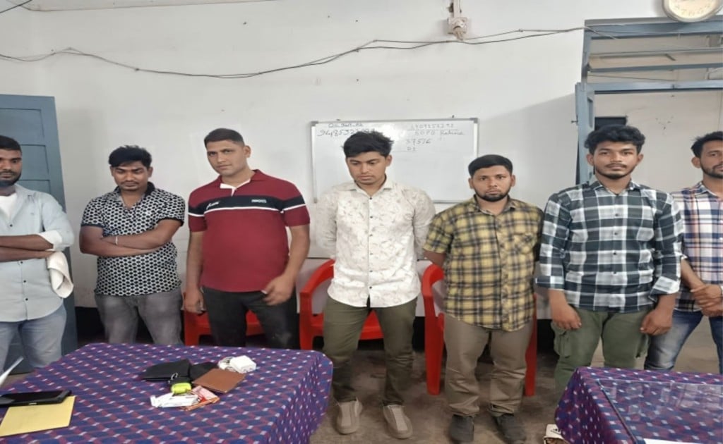 aabbc 12 1744639706 ইউরোপের ভিসা পেতে ভারতে যাওয়ার সময় গ্রেপ্তার ৭ বাংলাদেশি