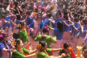 সাংগ্রাই উৎসবে মেতেছে মারমারা