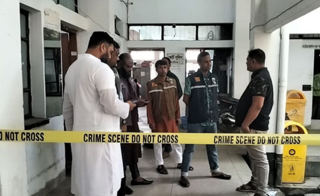 aabbc 26 1744559513 নাটোরে আদালতের মালখানা থেকে চুরি হওয়া স্বর্ণালংকার উদ্ধার