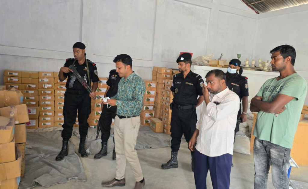 aabbc 31 1744715067 সার উৎপাদনে রাসায়নিকের পরিবর্তে মেশানো হয় বালু, একটি প্রতিষ্ঠানকে জরিমানা