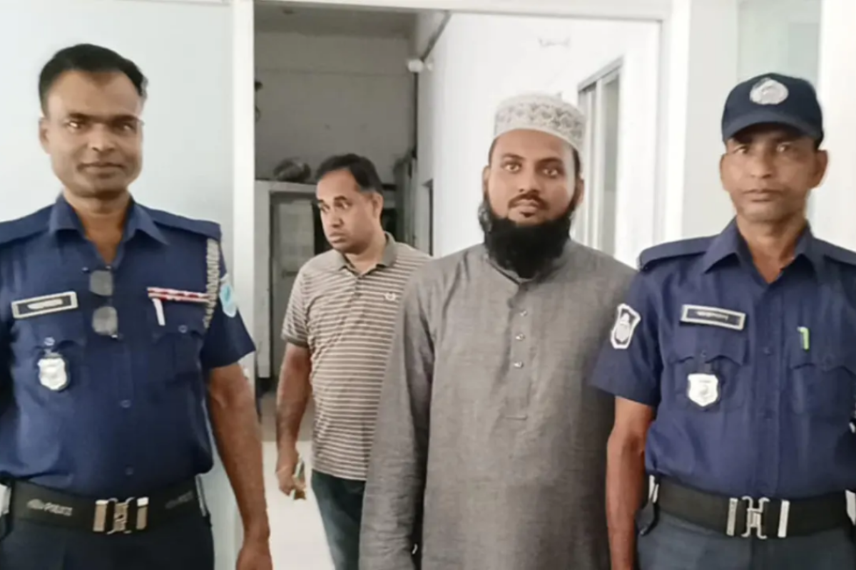 খালেদা জিয়াকে নিয়ে ফেসবুকে কুরুচিপূর্ণ মন্তব্য, গ্রেপ্তার ১