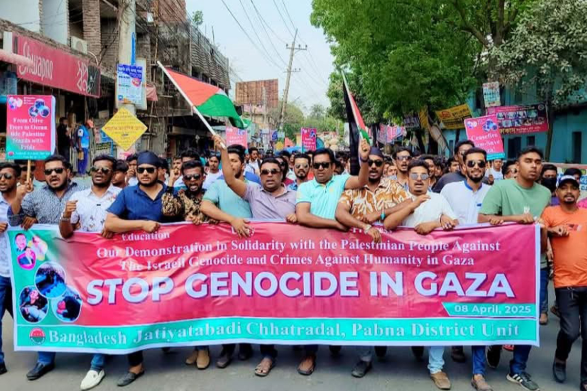 ফিলিস্তিনে গণহত্যার প্রতিবাদে পাবনায় ছাত্রদলের বিক্ষোভ মিছিল
