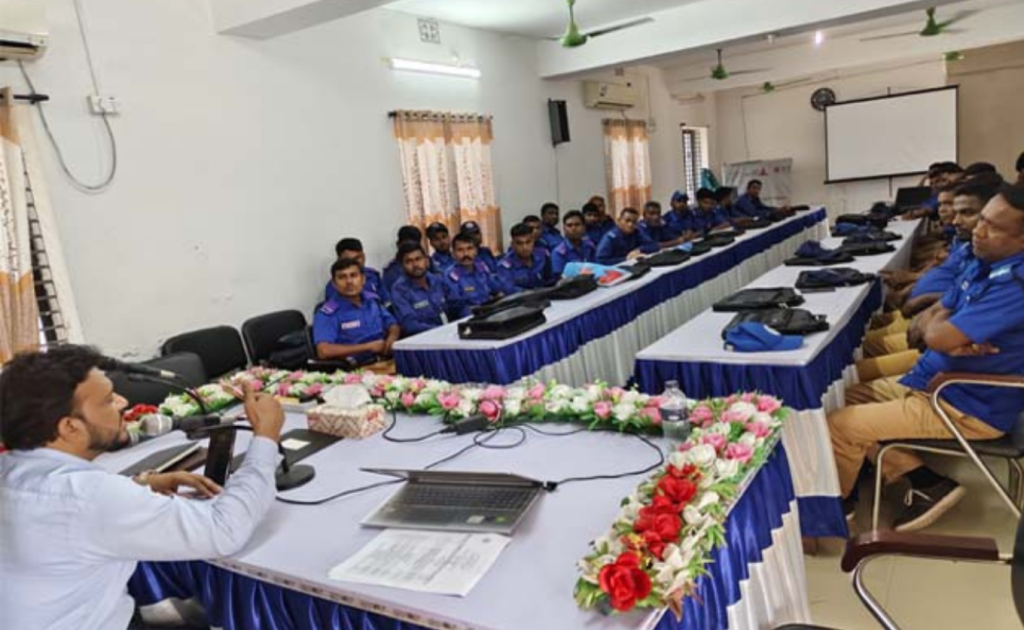 aabbc 43 1744121909 কুমারখালীতে দক্ষতা বৃদ্ধির লক্ষ্যে গ্রাম পুলিশের মাসব্যাপী প্রশিক্ষণ কোর্স শুরু