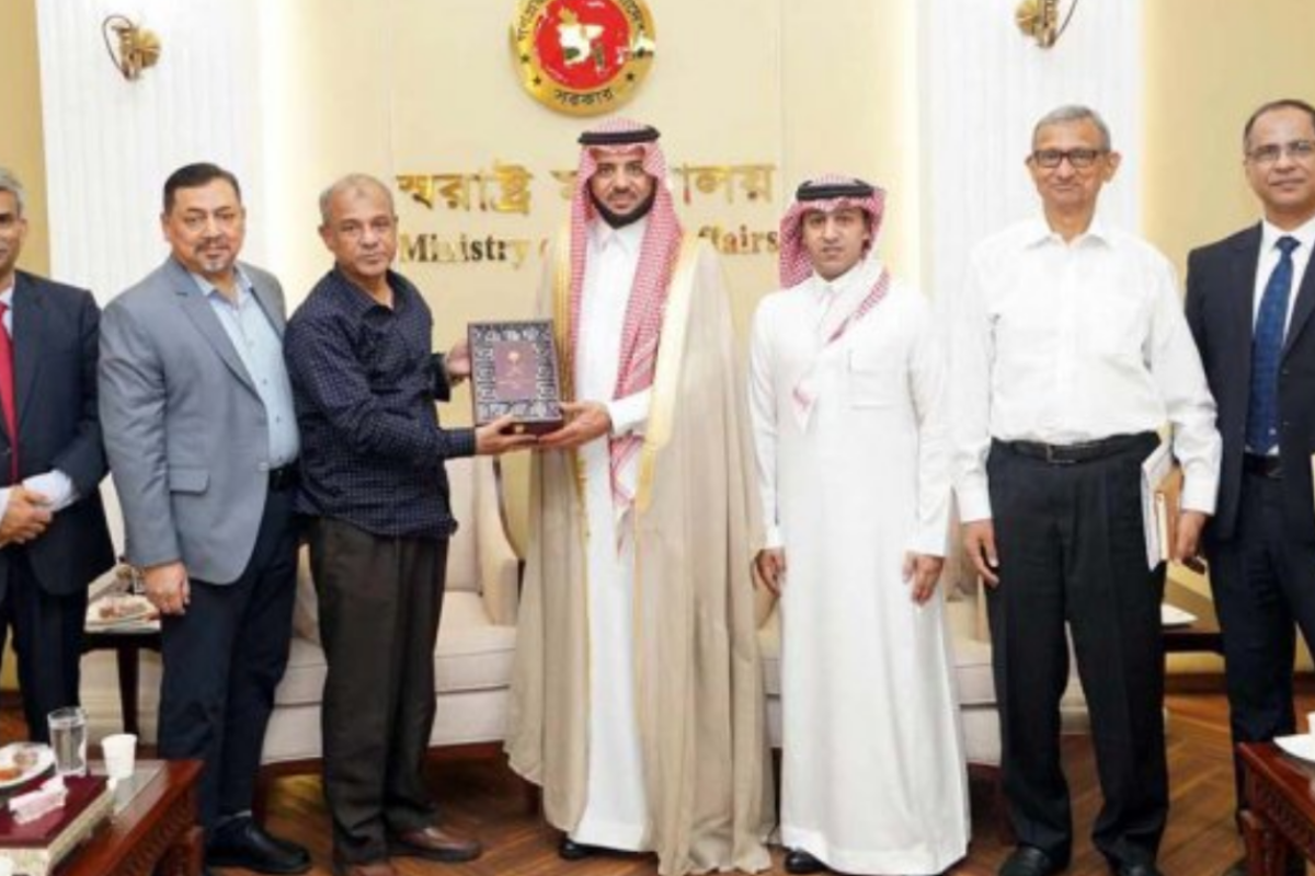সৌদিতে আরও বেশি বাংলাদেশি জনশক্তি নেওয়ার আহ্বান স্বরাষ্ট্র উপদেষ্টার