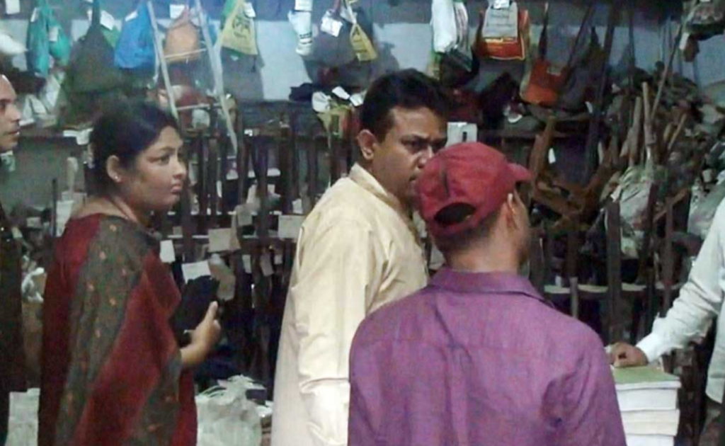 aabbc 65 1744370848 নাটোরে আদালতের গ্রিল কেটে চুরি, আটক ৪