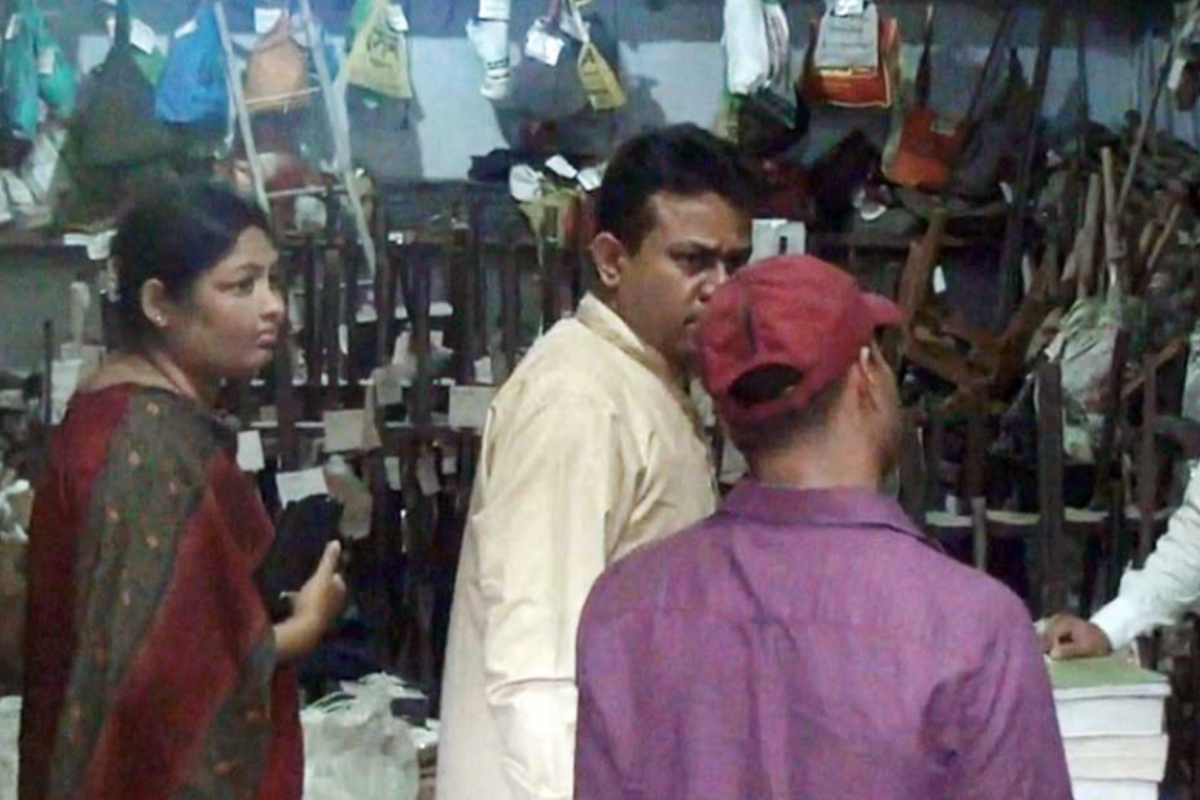 নাটোরে আদালতের গ্রিল কেটে চুরি, আটক ৪