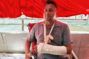 মাগুরার পিটিয়ে প্রধান শিক্ষকের হাত ভেঙে দেওয়ার অভিযোগ