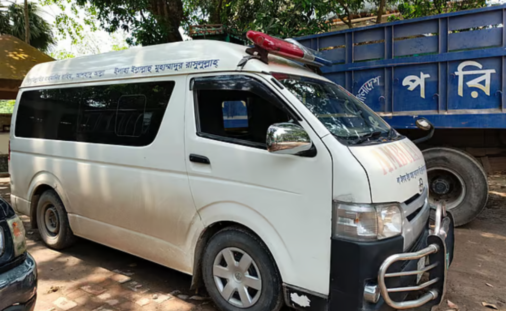 aabbc 73 1744382245 স্ত্রীর লাশবাহী অ্যাম্বুলেন্স নিয়ে থানায় স্বামী