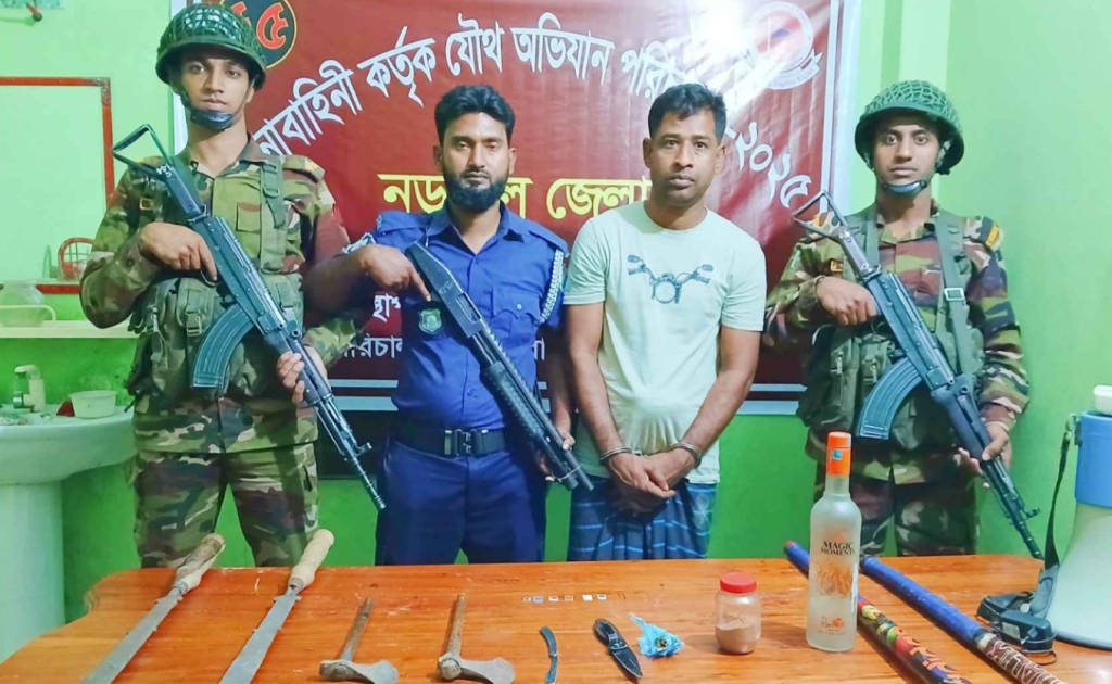aabbc 8 1744463890 লোহাগড়ার আড়পাড়া গ্রামে দেশীয় অস্ত্র ও মাদকসহ আটক ১