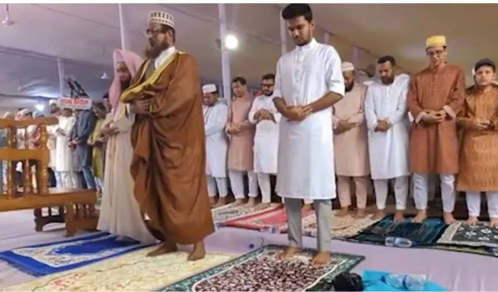 asif 1743481501 ঈদের জামাতে সামনের কাতারে উপদেষ্টা আসিফ: যা জানা গেলো