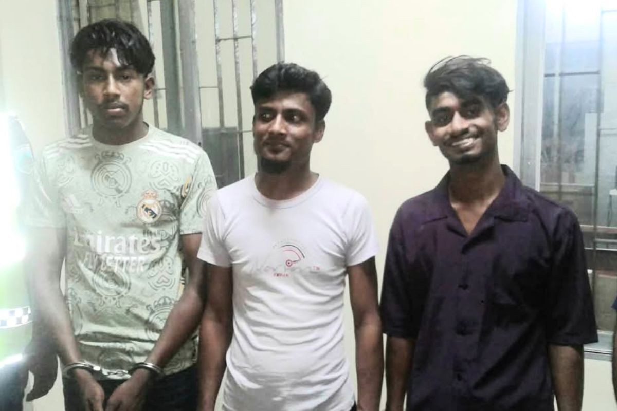 বগুড়ায় পুলিশ কর্মকর্তার সঙ্গে অশালীন আচরণ, স্বেচ্ছাসেবকদলের তিন নেতাকর্মী আটক