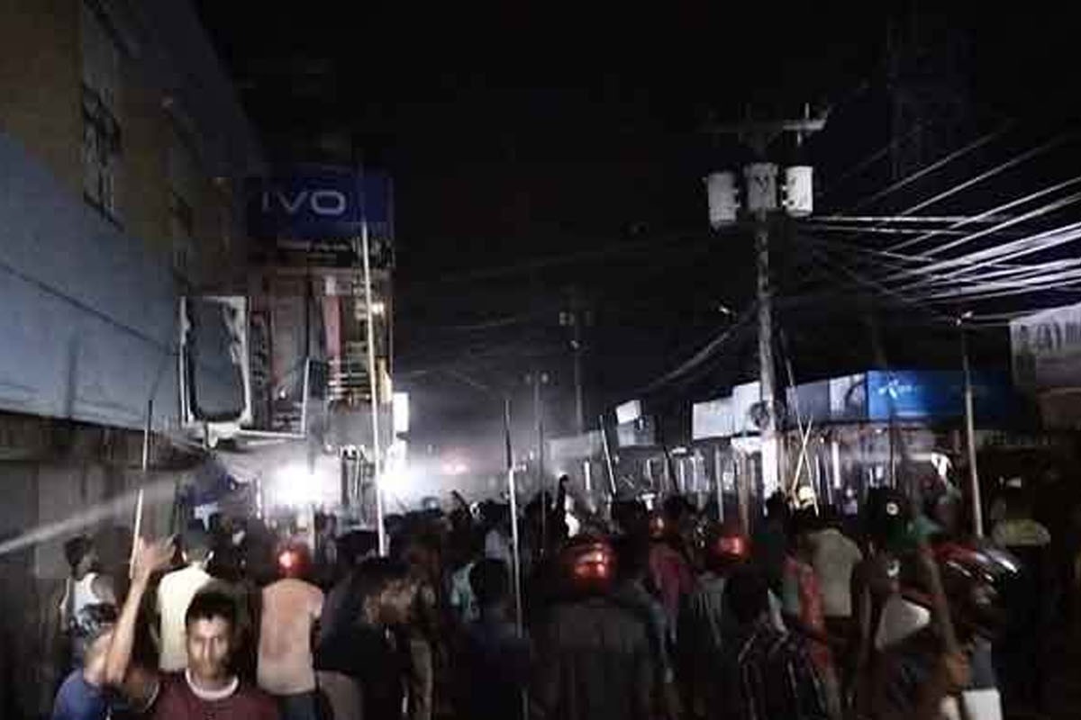 বাহুবলে মাইকে ঘোষণা দিয়ে ১২ গ্রামে সংঘর্ষ, আহত অর্ধশত