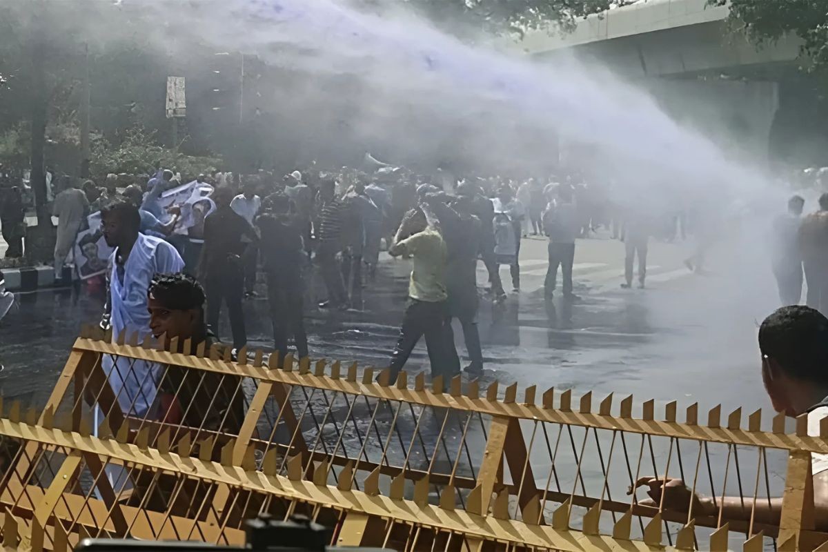 চাকরিতে পুনর্বহালের দাবিতে সাবেক বিডিআর সদস্যদের লাঠিপেটা পুলিশের, আহত ৭
