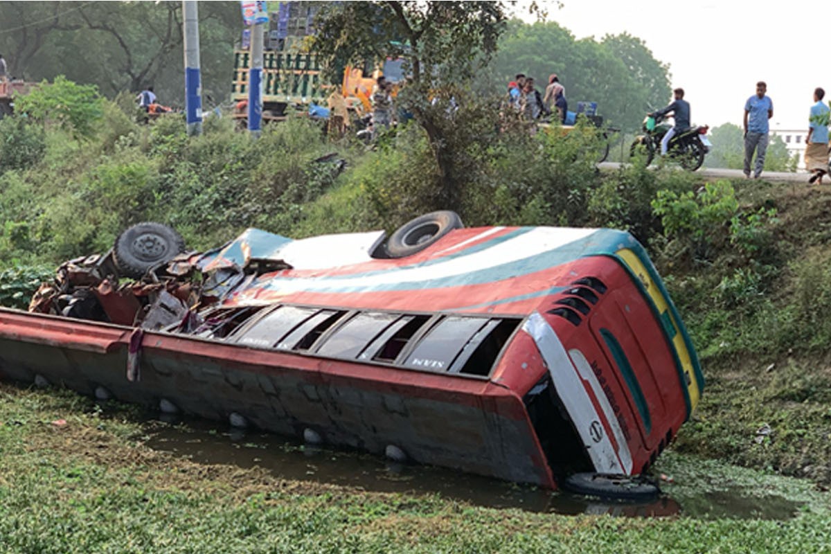 সাঈদীর কবর জিয়ারত করতে যাওয়া দুই বাস দুর্ঘটনার কবলে, নিহত ৩, আহত ৫০