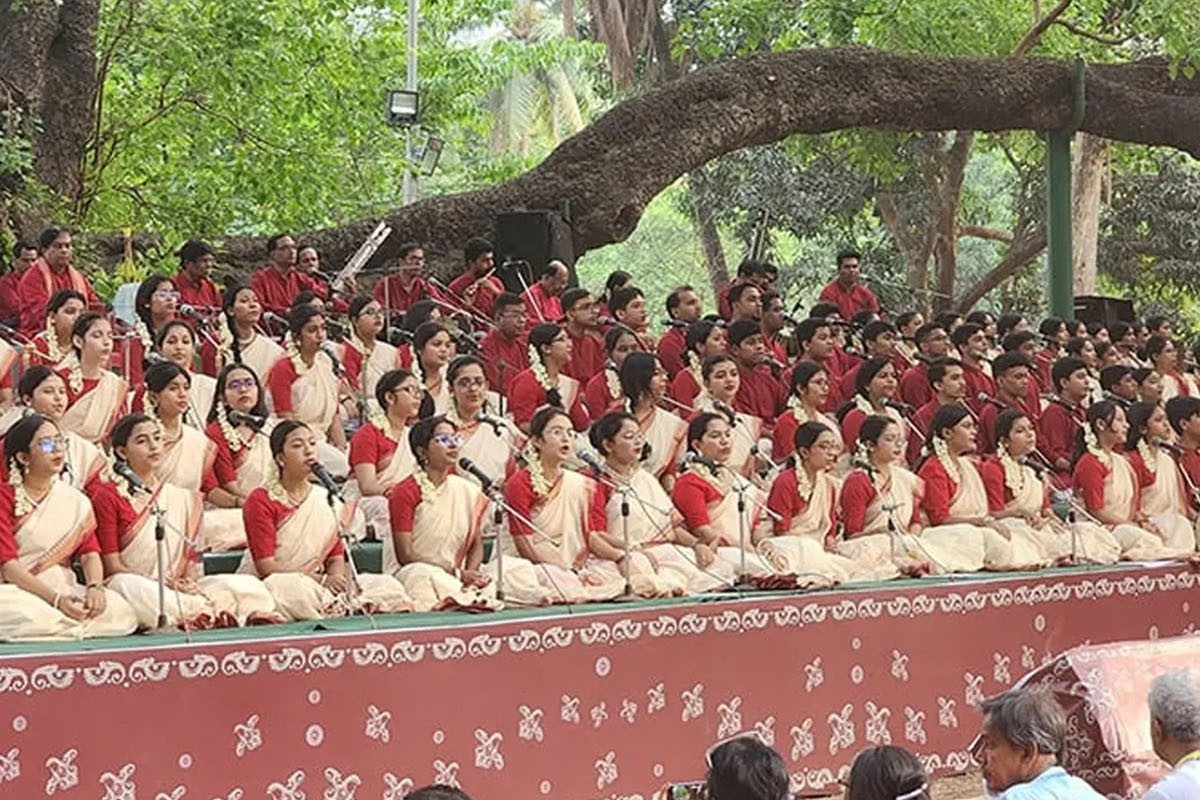 সুরের মূর্ছনায় রমনার বটমূলে ছায়ানটের বর্ষবরণ অনুষ্ঠান শুরু