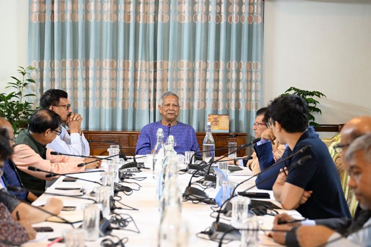 মার্কিন শুল্কারোপ ইস্যু: প্রধান উপদেষ্টার জরুরি বৈঠক চলছে