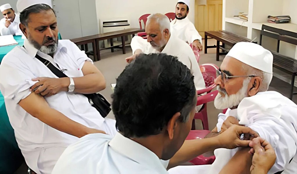 haj vacine 1744109785 হজযাত্রীদের টিকা গ্রহণে লাগবে স্বাস্থ্য পরীক্ষার রিপোর্ট