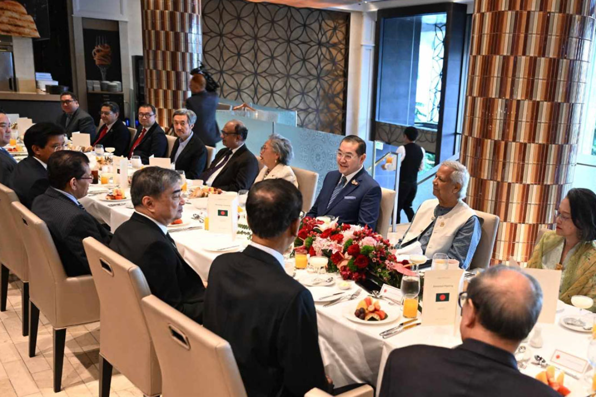 থাই বিশিষ্টজনদের সঙ্গে প্রধান উপদেষ্টার বৈঠক