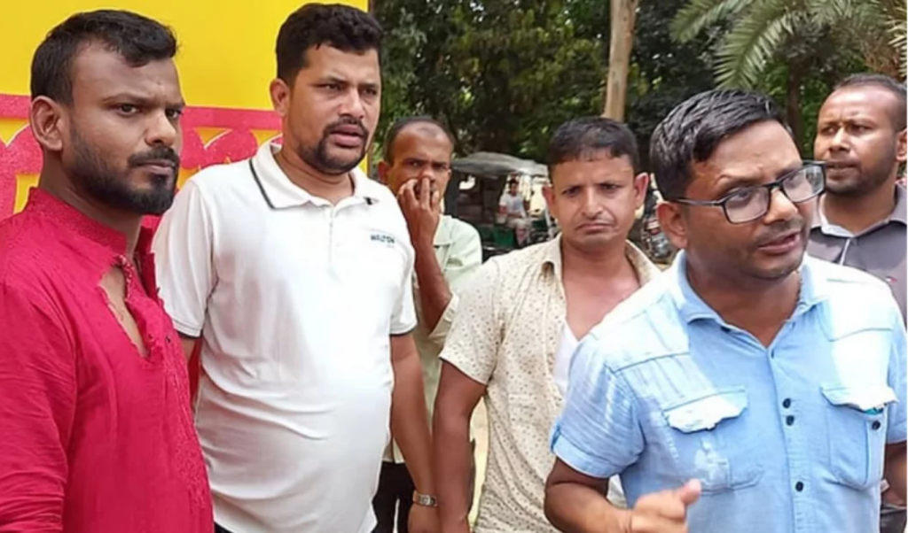 ‘রাগ কন্ট্রোল করতে পারিনি’, সরকারি কর্মচারীকে পিটিয়ে স্বেচ্ছাসেবক দলের নেতা 2 image 1360x800 3 1744689532 ‘রাগ কন্ট্রোল করতে পারিনি’, সরকারি কর্মচারীকে পিটিয়ে স্বেচ্ছাসেবক দলের নেতা