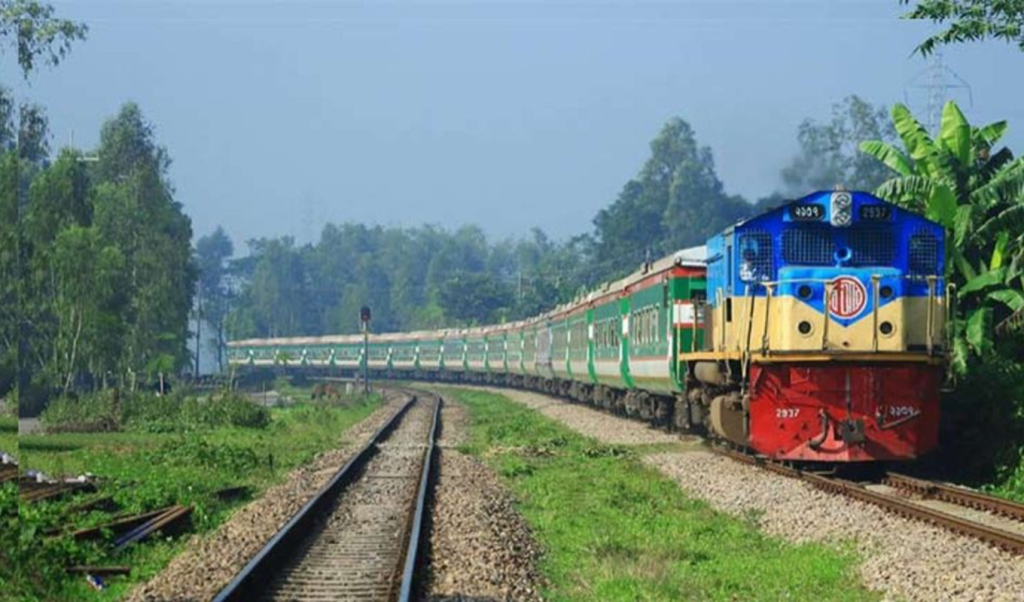 image 1360x800 4 1744603293 ১৩ ঘণ্টা পর উত্তরাঞ্চলের সঙ্গে ট্রেন চলাচল শুরু