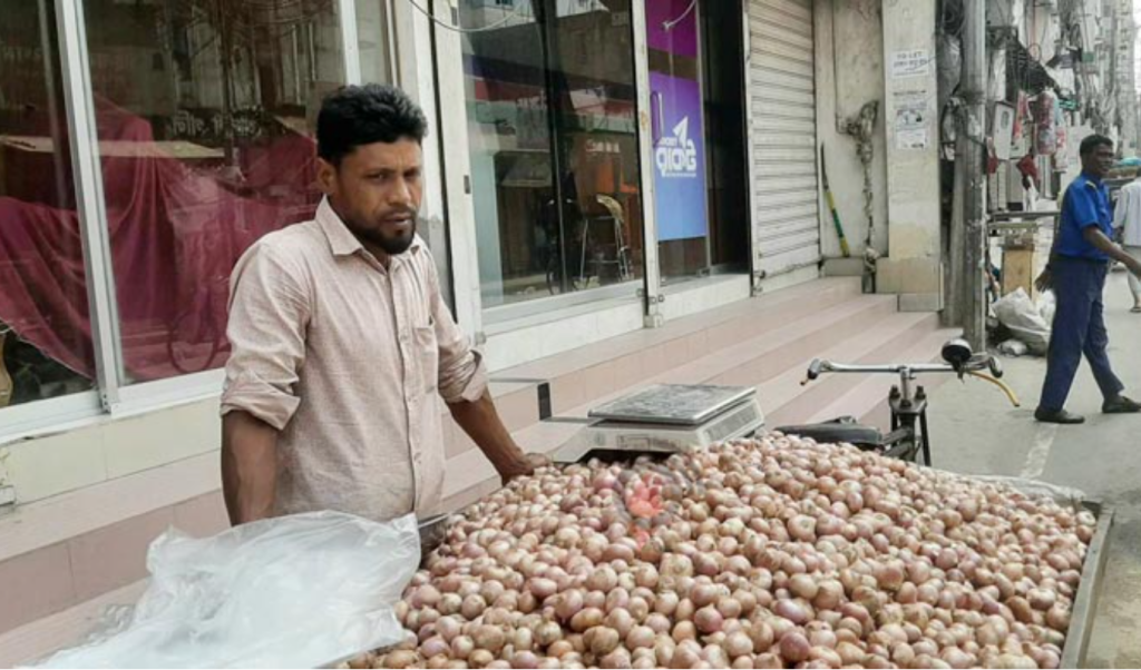 কেজিতে পেঁয়াজের দাম বেড়েছে ১৫ টাকা 2 image 1360x800 5 1744692755 কেজিতে পেঁয়াজের দাম বেড়েছে ১৫ টাকা