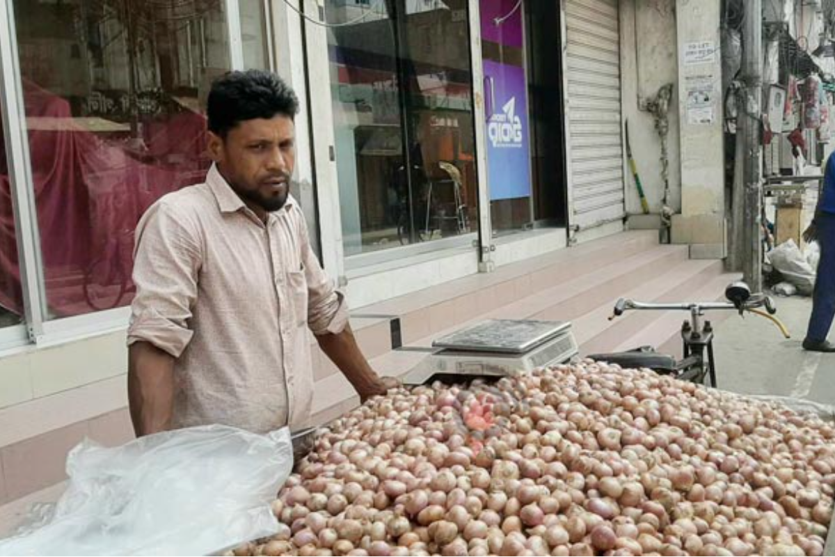 কেজিতে পেঁয়াজের দাম বেড়েছে ১৫ টাকা