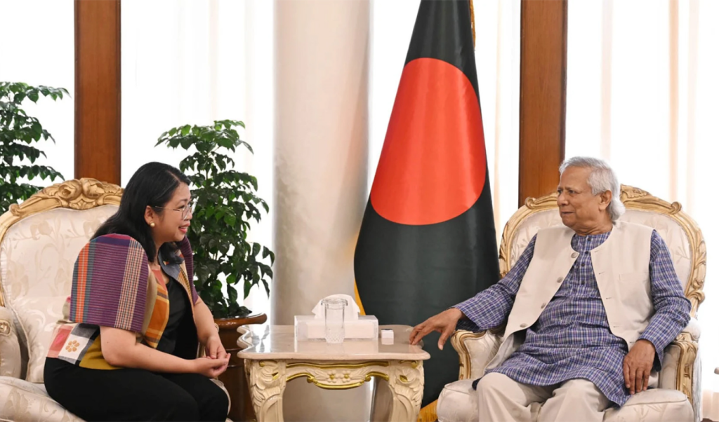 image 1360x800 70 1744080317 প্রধান উপদেষ্টার সঙ্গে ফিলিপাইনের রাষ্ট্রদূতের সাক্ষাৎ