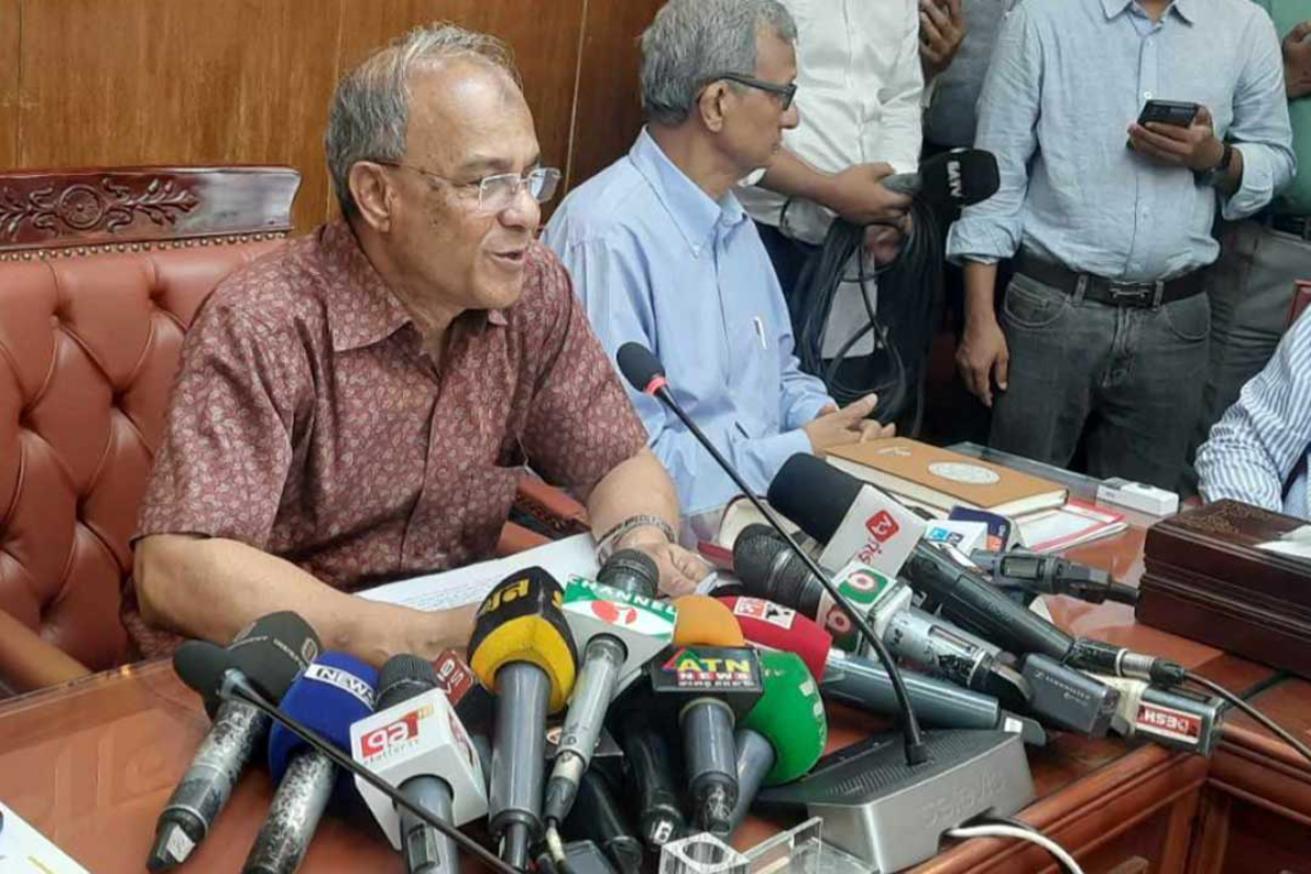 নববর্ষ সামনে রেখে সারাদেশে বাড়ানো হচ্ছে নিরাপত্তা: স্বরাষ্ট্র উপদেষ্টা