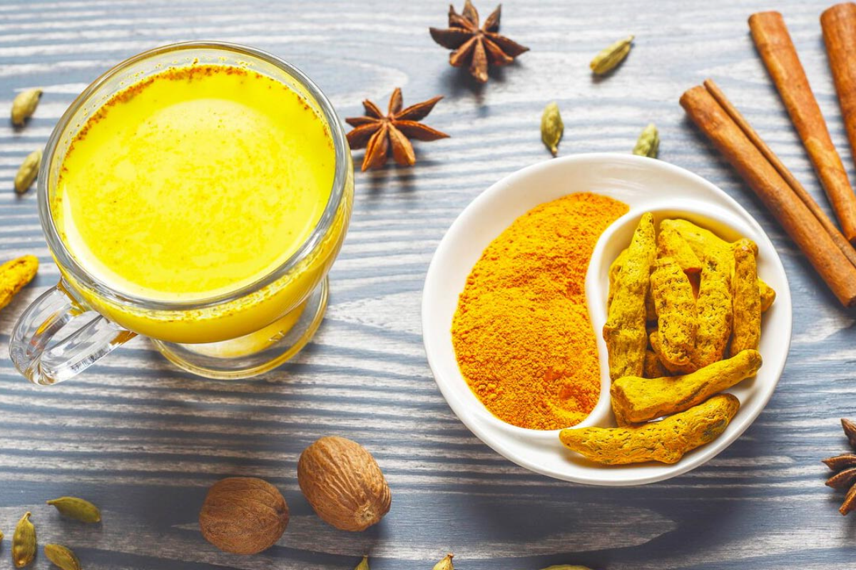 গরমে আদা ও হলুদের পানীয় পান করবেন যে কারণে